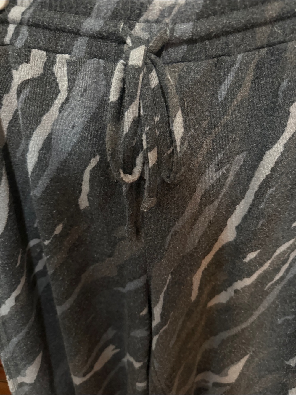 Michael Stars Women’s Gray Patterned Drawstring Lounge Pants - Picture 2 of 5